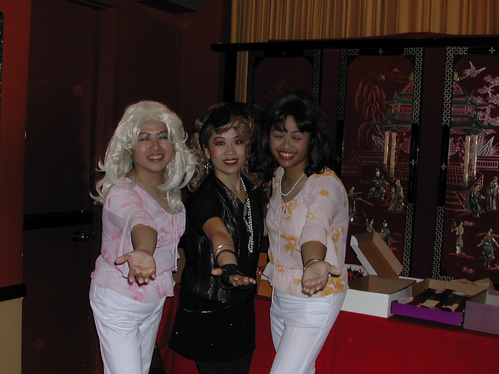 Juli Jung as Madonna (mid) flanked by ABBA