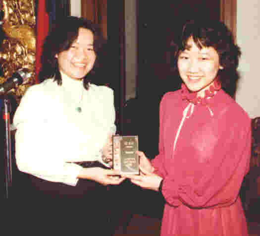Former Pres. Helen Jung honors Liz Kuan 